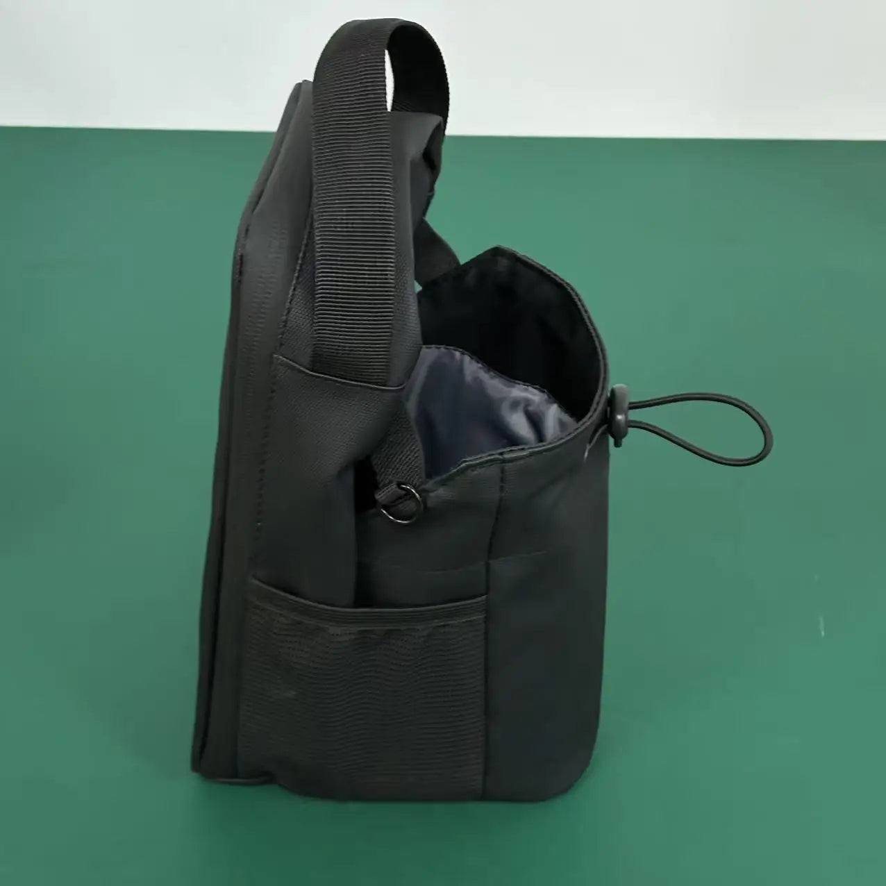 Elevate Your Workout with the 2025 Magnetic Gym Bag - Spacious, Stylish, and Convenient!